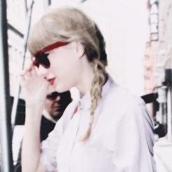 i just really love the girl with the red lipstick