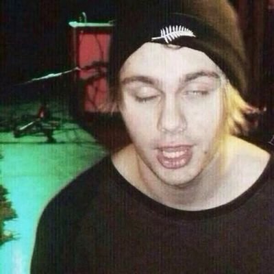 these 5sos reactions ain't punk rock