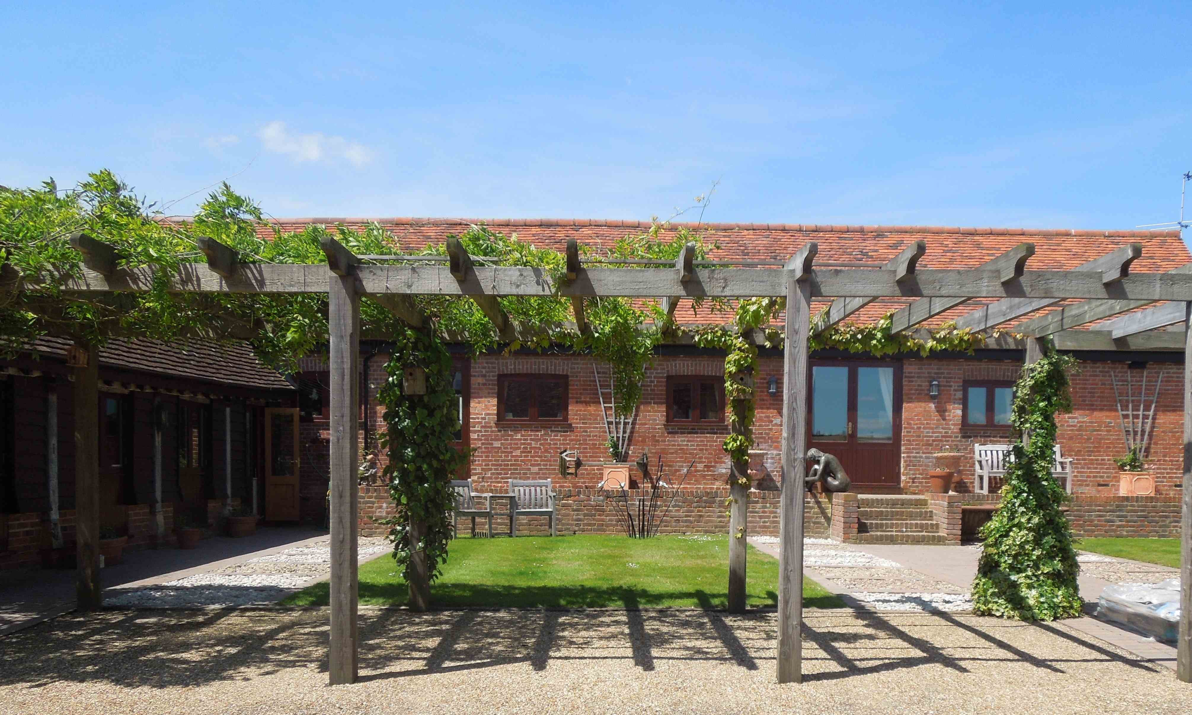 The Barn, Wadhurst. With beautiful views of the Weald and in a great location to nearby attractions. Sleeps 4 & well equipped. Wheelchair friendly.