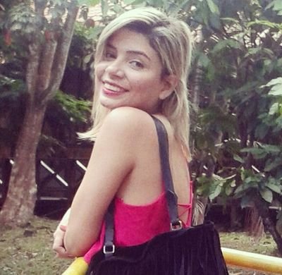 A vida é uma peça de teatro que não permite ensaios. Por isso, cante, chore, dance, ria e viva intensamente, antes que a cortina se feche e a peça termine ;*