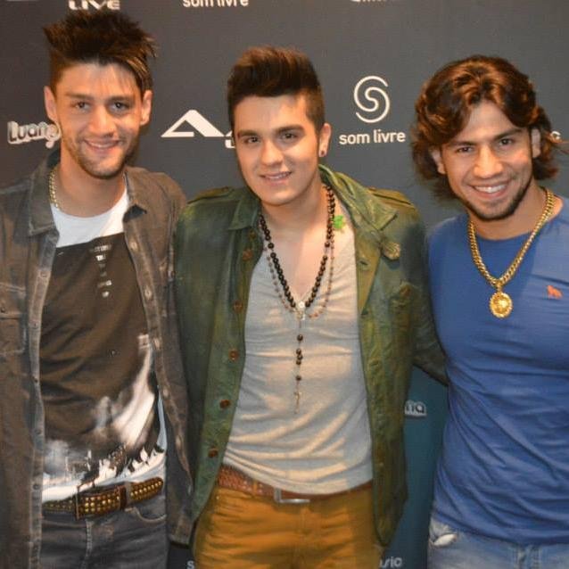 Aqui você terá noticias sobre @munhoz_mariano e @luansantana. Dona: @AltinhaDoMeM