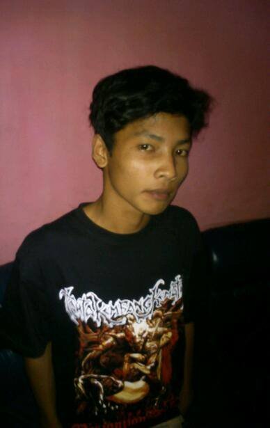 hanya bisa diam karena gak punyaa