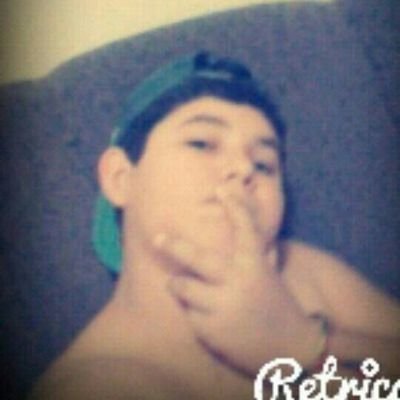 amo futebol , praia , gosto de humor , de musica