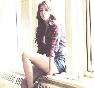 Lead vocalist of A Pink, Yoon BoMi ( 윤보미 )