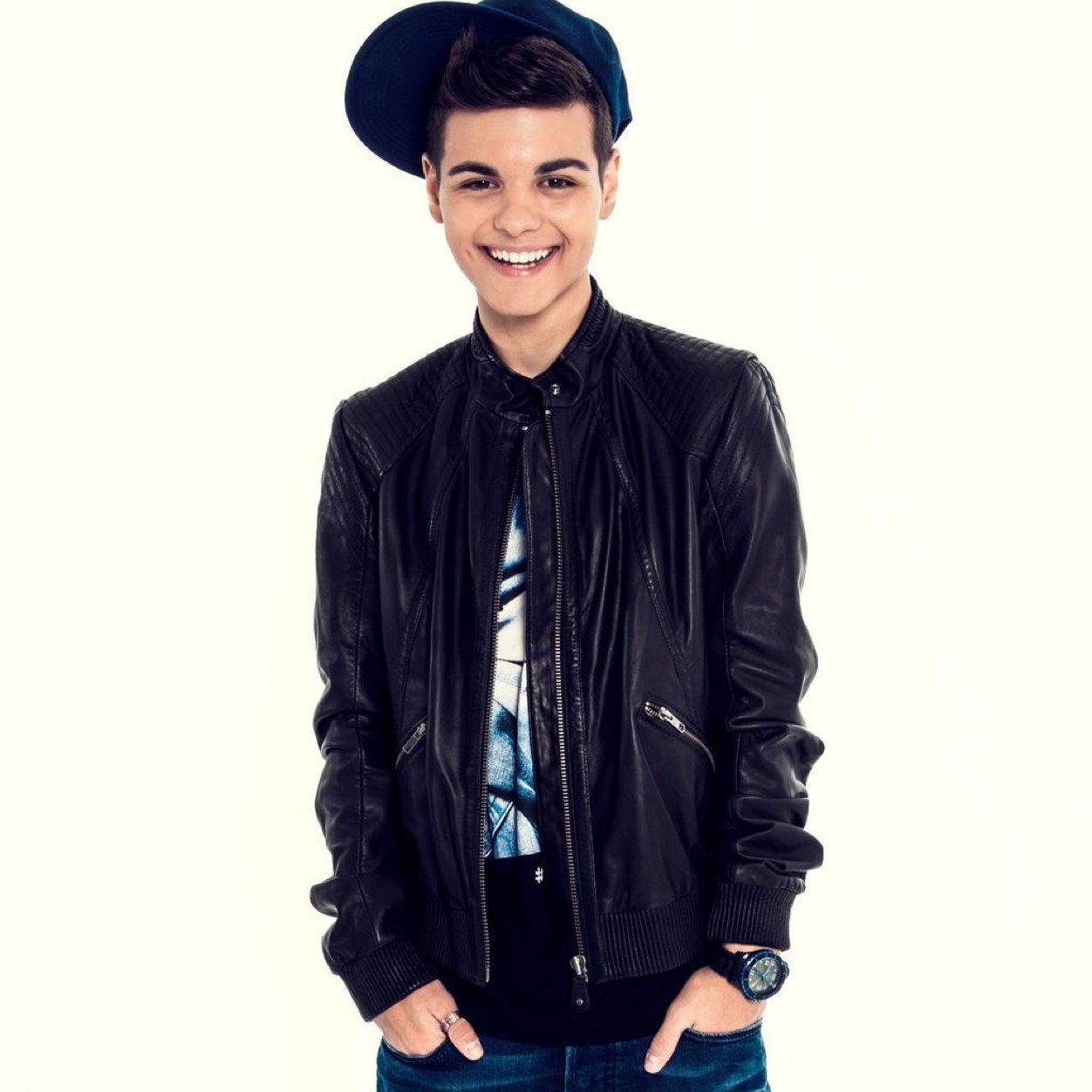 ¡Bienvenid@s a Abrahamers Oficial GDL! Cuenta dedicada a @AbrahamMateoMus Te invitamos a que lo conozcas y a que escuches su musica. #Abrahamers