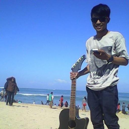 araygoRASTAfami's profile picture. satu hati dua jari tiga warna