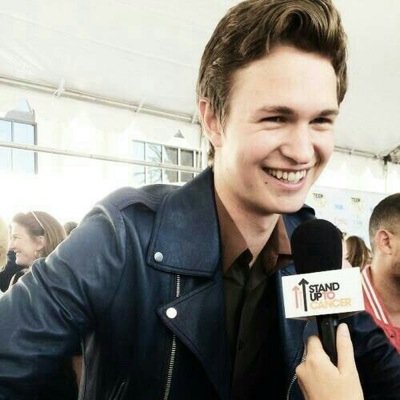 Actor, Musician, Remixer, DJ, Brother, 20, @TheMcKennaMoon is my favourite Moon. {Single/Roleplay.}