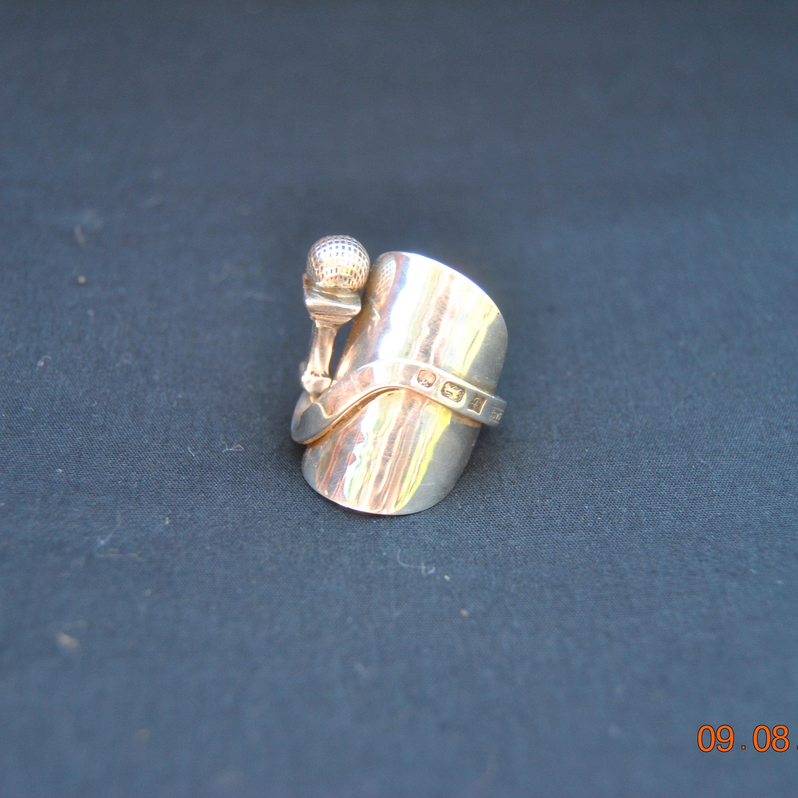 hi i'm Matthew i enjoy experimenting and creating 
new and unique pieces of artwork, furniture, jewellery
trinkets and useable items http://t.co/6xvgTppIk2