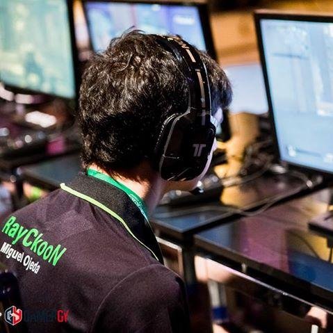Ex-Jugador de COD .  --- La confianza se gana no se regala.  ------         

Gt: Cerberus Ray.
No hay límites en tus objetivos. 
PSN: RayCkooN-1