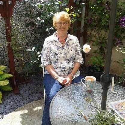 i may be getting a bit long in tooth but thats no crime loves to chat.... love my family addicted to twitter..  
loves pringles and chocolate too