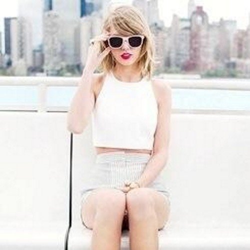TWEET ME TO FOLLOW YOU, I WILL, THEN DM ME YOUR PHONE NUMBER TO BE PART OF A SWIFTIE GROUP CHAT DURING TAYLORS LIVE STREAM ON AUGUST 18TH AT 5:00PM EASTERN