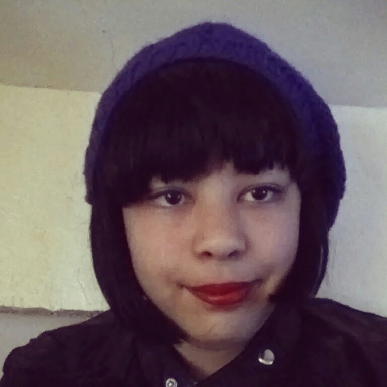 I am a17 year old trekkie who is superwholocked. Wanna be Star Ship captain, is really a student who lives off tea and tv. Intesgarm: Chloeisateacup