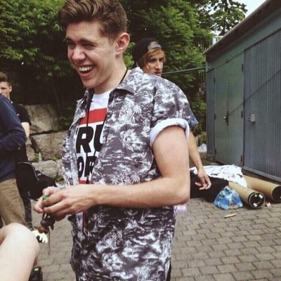 idk i like sdk and bagels || 2/7•1/3 +MANNN account
