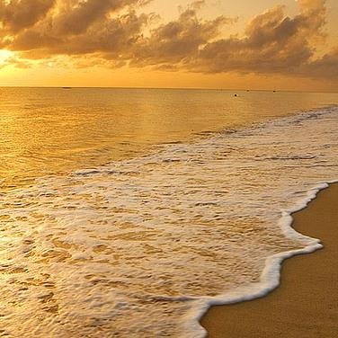 He always exists one day, as well as years and silences they exist. Maybe that the thick fog of the infinite of the time vanishes and the time remembers us.