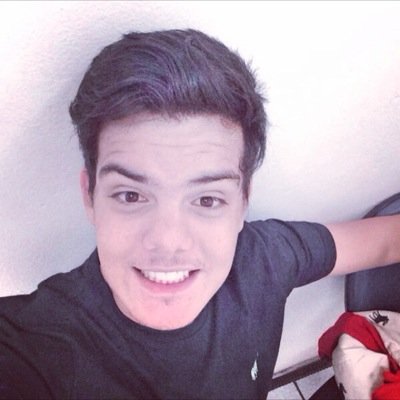 Ame muitas coisas, porque em amar está a verdadeira força. Quem ama muito conquistará muito, e o que for feito com amor estará bem feito *__*