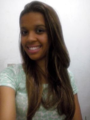 ♥ “Sou composta por urgências: minhas alegrias são intensas; minhas tristezas, absolutas.” (Clarice Lispector)