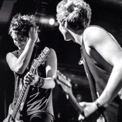 This is a free follow Pls follow @Smiles4Styles_ & @jonesftmgc and rt the links in their bio ❤ https://t.co/8zK2i2ab4P