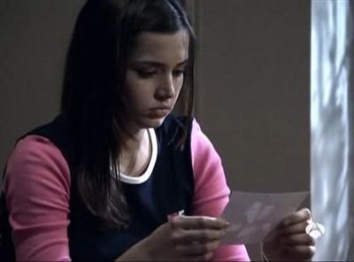16.hija del director y de la jefa de estudios, divertida, valiente, sienpre defendere a mis amigos, tengo 1 hermano marc