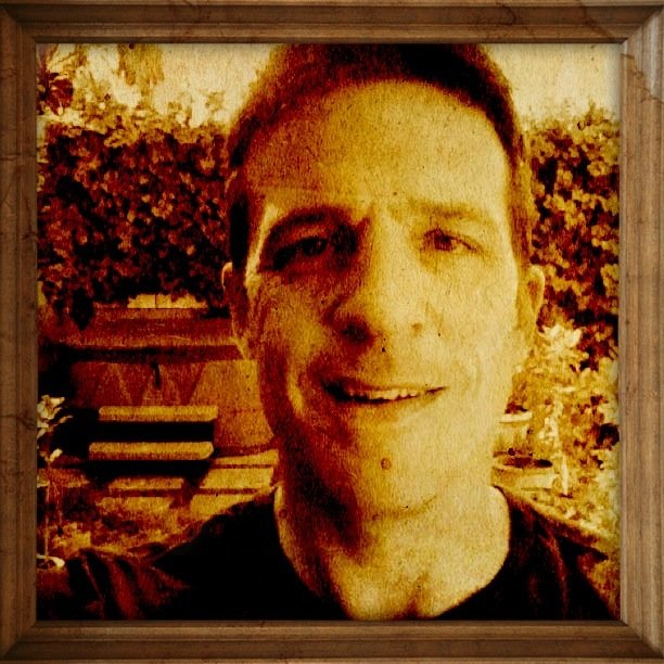 AriJampolsky's profile picture. finally running out of things to do before I do the things I'm supposed to do. Like this.