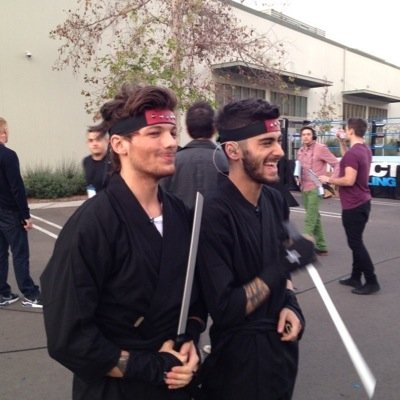 hello lovely! please follow @louisftlana..thanks!