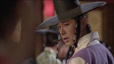 [MBC 방송예정드라마 야경꾼일지 Parody Account] 무석 (20 , 정윤호 분) / 조선 최고의 검술 실력을 가진 무관으로 싸늘한 미소의 얼음 미남 / 관련 봇 , 패계만 맞팔 / 공동 유저계 ( @Nightwatch_user)