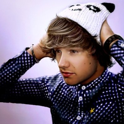 Please follow @_SassyHoran and RT this