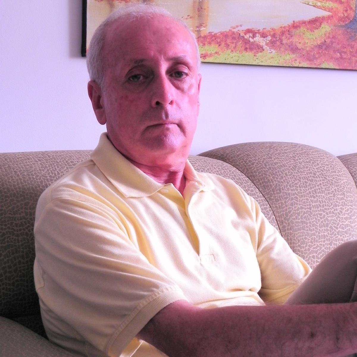 Ingeniero agrónomo de UN,  de Buga. De principios y profundas convicciones. Regular lector, me interesan los temas sociales, políticos e históricos.