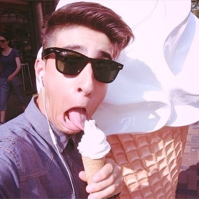 Volg @HierIsDylan :)