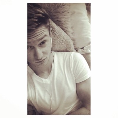 ObeyBates_'s profile picture. Just an avergae lad ✌️18 wants to get big with music