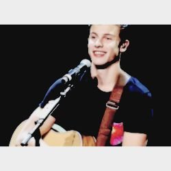 Hi! I gave you a free follow please follow @mendesshades thank you!
