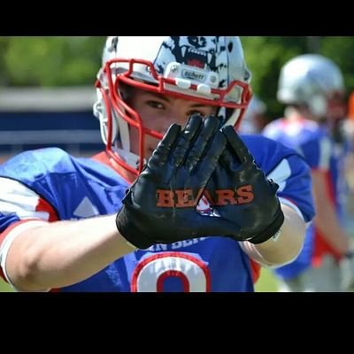 Hey Guys, Im a 18 years old Football Player from Berlin. Follow me and I follow back!:)