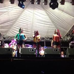 Somos la única orquesta 100% femenina de Venezuela, puro Swing y belleza zuliana-falconiana... Instagram --- laschicasdelswing