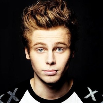 bands ruined my life ✌️Luke+5sos band acc. Met 4/4. Ask for a follow back