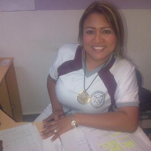 Profesor de ciencias sociales. Casada, tengo 3 hermosas hijas.me encanta la musica romantica..