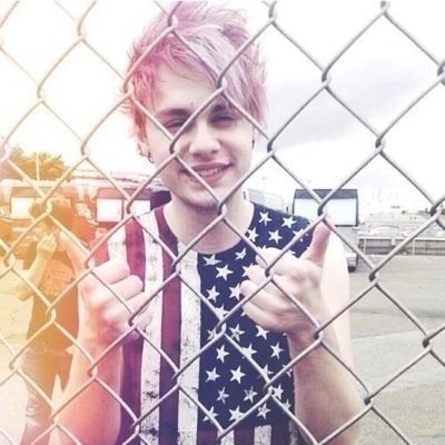 Go follow @punkingmikey her old acc was hacked and it would mean the world ❤️