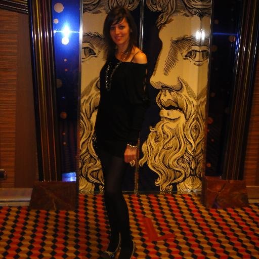 Carolina19685's profile picture. Amante de los animales.
Distribuidora de Avon y Essens. 
Pregunta sin compromiso Sitgesessens@outlook.es