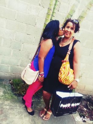 No le hagas a nadie , lo Que no te gusta Que te hagan :) ,SFA ... mi vida es Parandiar mucho y Estudiar ;) ♥