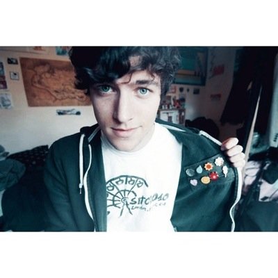 follow @troylerdarling if you want ilysm perfect
