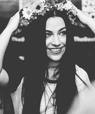 HeyMissDanniye's profile picture. Eternal optimist. Arianator. Forever a lover of cats and french fries. Living the high life. #ProjectLG