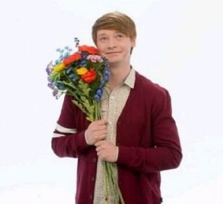 My dream, meet @CalumWorthy , He is the  best actor ever existed in the world. I play piano, I sing and I am songwriter too. I love blue