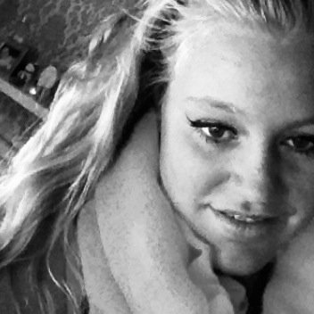 Ik mis t nou, nu ben je van een ander, dat maakt me lauw, 
Ik zie dat je nu gelukkig bent met een ander, mij zet je vast niet meer boven haar (JayJay) ! X