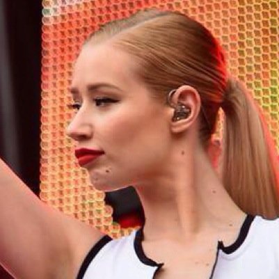 fakeFANCIES's profile picture. LEIAM A PRIMEIRA RESPOSTA
criem e sigam o @allfancies pra voces se encontrarem