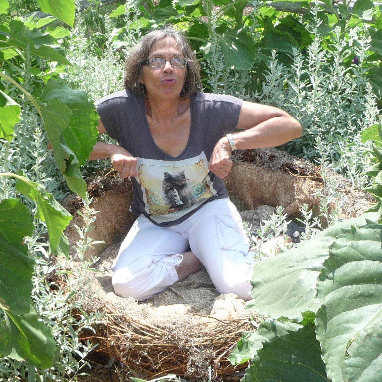 Health Coach, Massage Therapist, Permaculture enthusiast, believer in a much better world.