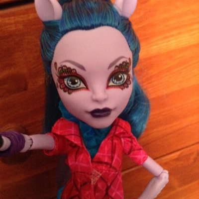 Hey im Avea Trotter. A harpy and a centar #FreakyFusion #MonsterHigh #AveaTrotter #Hybrid #Rp