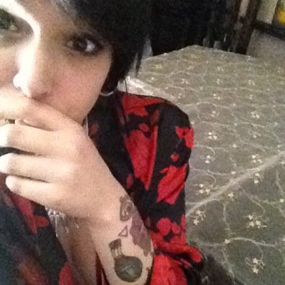19teen/  I love deathcore,metalcore ecc../love videogames ,skate,starwars and lord of the rings,body modification,piercing,tattoo