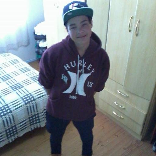 ooi aqui é a @naaandi_, meu primo é um chato, idiota, insuportável mais eu amo ele mais que de mais kk :33