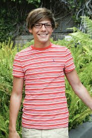 Hey im Louis Tomlinson  i like carrots  Engagedto:♥♥ @unforgettcble♥ i love you so much harry has my heart he owns it♥