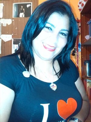 Soy bella e inteligente soy como soy no aparento lo que no soy. Mis hijos es lo mejor que me ha pasado los Amo...