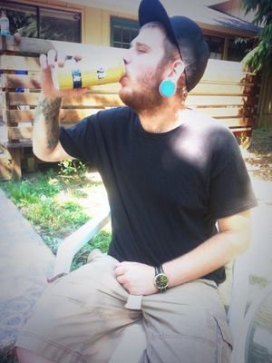 sup I like to smoke weed and listen to metal and I got a bad bitch