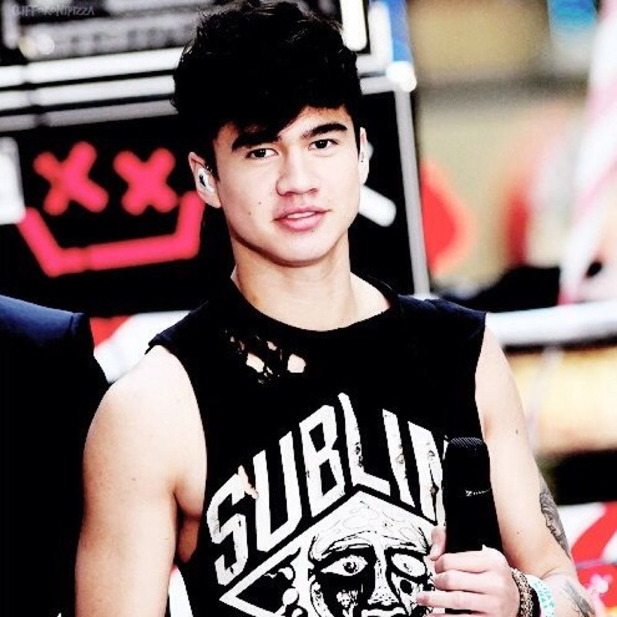 I love 5sos they are amazing calum/luke girl!